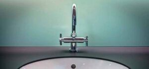 Cómo limpiar los grifos del baño